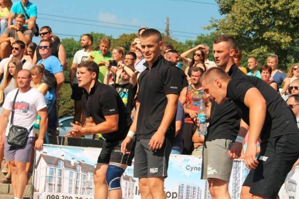 Луцькі патрульні взяли участь у змаганнях з кросфіту. ФОТО