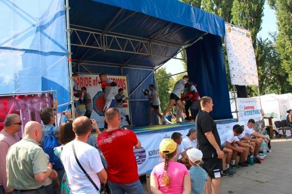 Луцькі патрульні взяли участь у змаганнях з кросфіту. ФОТО