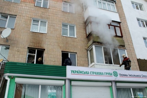 Біля обваленого будинку у Луцьку в пожежі загинула людина. ФОТО. ВІДЕО