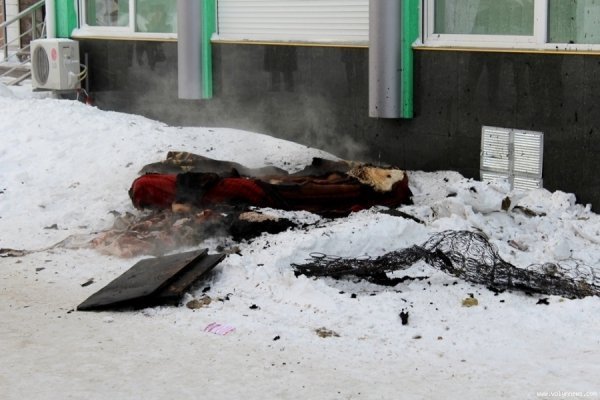 Біля обваленого будинку у Луцьку в пожежі загинула людина. ФОТО. ВІДЕО