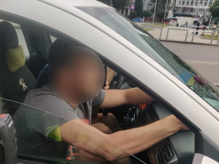 У Луцьку затримали водія без прав і з наркотиками