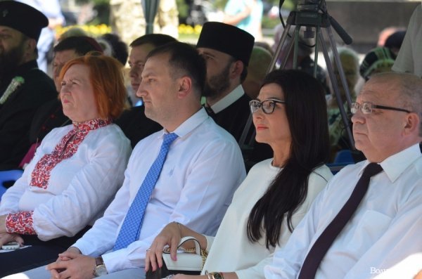 У Луцьку вже почали святкувати День Конституції. ФОТО