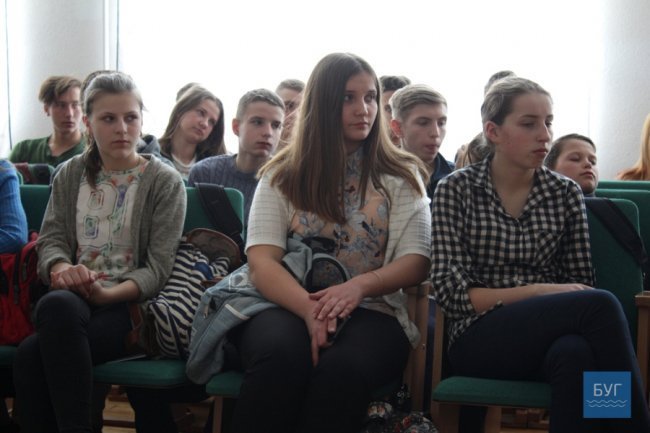 Волинські школярі збирають гроші на авто для військових