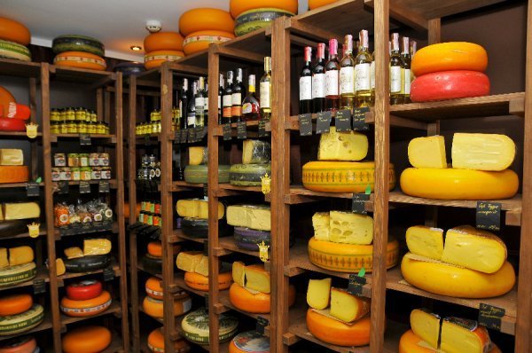 У магазині елітних сирів у Луцьку – суперзнижки*