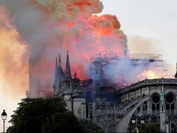 Французька сім'я бізнесменів готова дати 100 мільйонів євро на відновлення Нотр-Даму