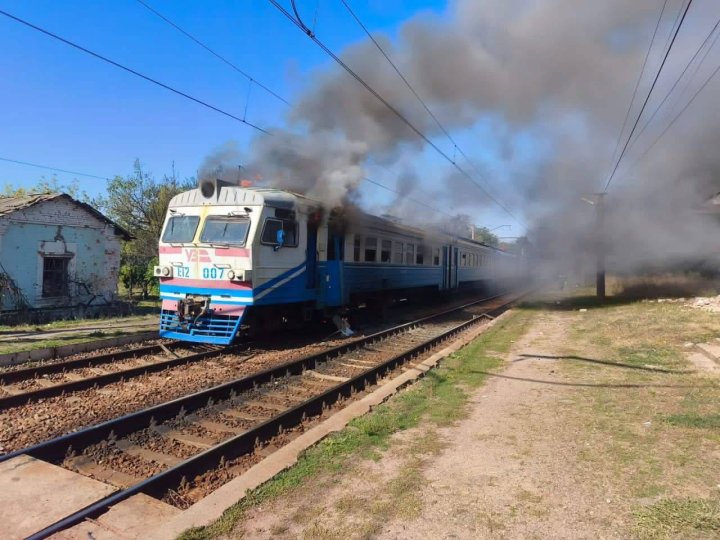 Росіяни вдарили по приміському поїзду на Харківщині: одна людина загинула