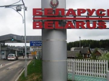 Білорусь може зробити виїзд із країни платним 