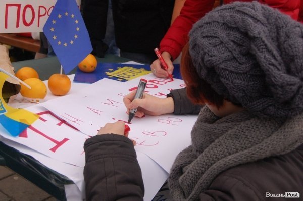 У Луцьку розпочався Євромайдан. ФОТО. ВІДЕО