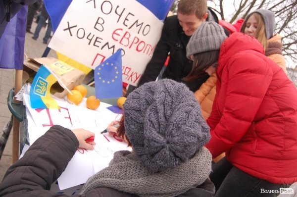 У Луцьку розпочався Євромайдан. ФОТО. ВІДЕО