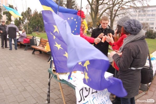 У Луцьку розпочався Євромайдан. ФОТО. ВІДЕО