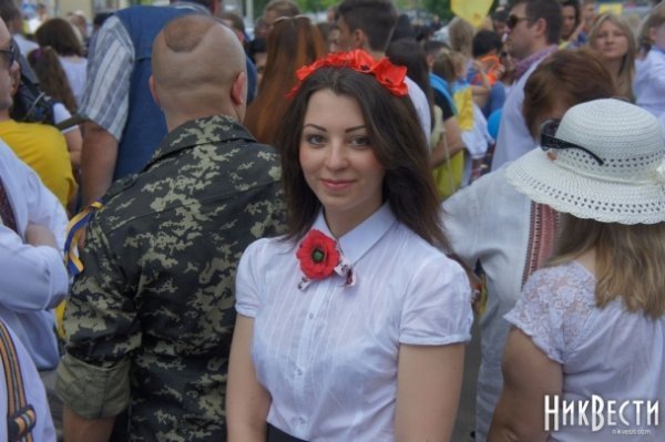 У Миколаєві - парад вишиванок і прапор-рекордсмен. ФОТО