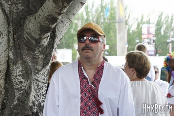 У Миколаєві - парад вишиванок і прапор-рекордсмен. ФОТО