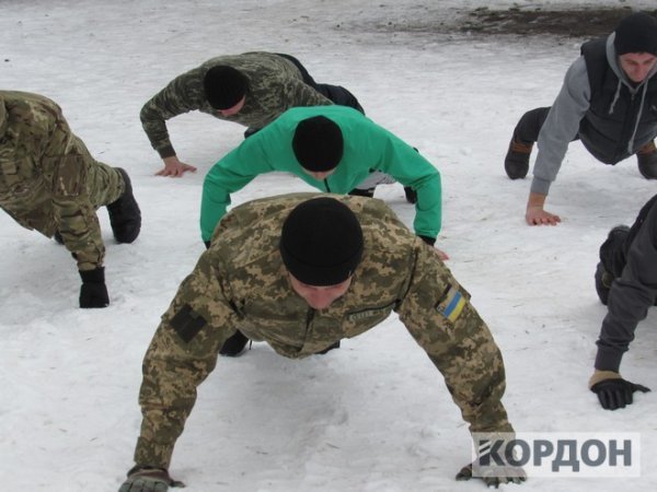 Патріотичний флешмоб: воїни АТО віджималися у центрі Любомля