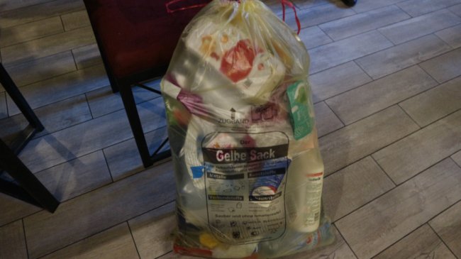 У волинській громаді експериментальна група сортуватиме сміття у «жовтий мішок». ФОТО