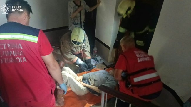 Рятувальники через вікно потрапили до квартири волинянина, який потребував медичної допомоги