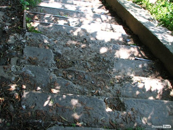 Вигляд сходів до ремонту (липень 2014-го)