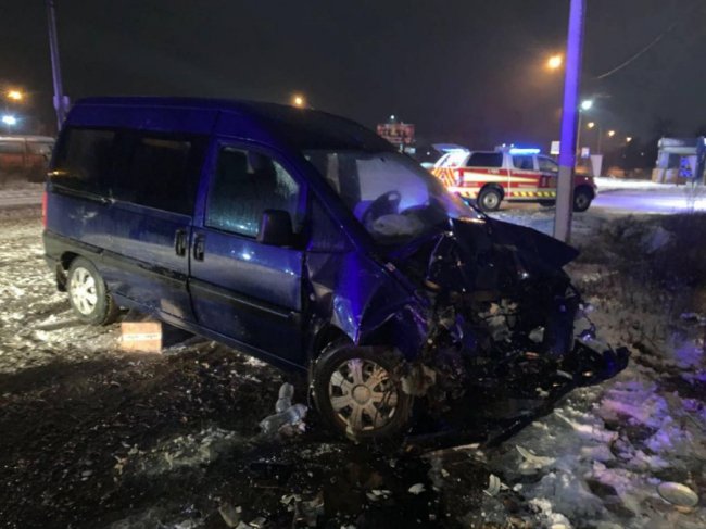 На Волині зіткнулися мінівени: п’ятьох людей госпіталізували. ФОТО