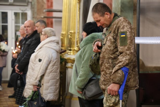 Поліг у бою на Луганщині: у Луцьку попрощалися з Героєм Дмитром Загурним