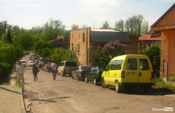 Луцьком проїхалася автоколона на честь зниклої республіки. ФОТО