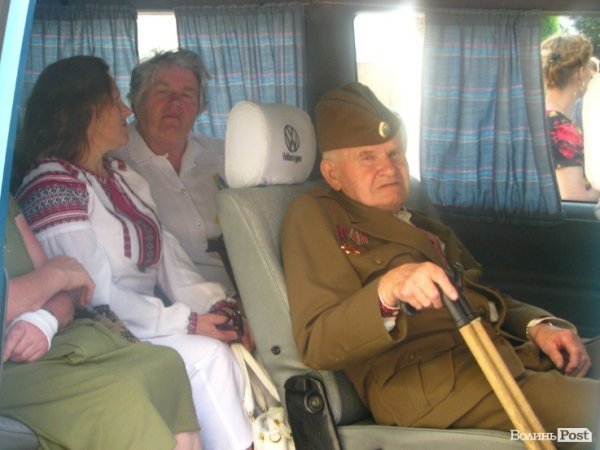 Луцьком проїхалася автоколона на честь зниклої республіки. ФОТО