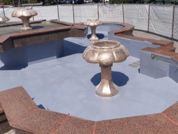 У центрі Луцька провели тестовий запуск водограю «Квітка»