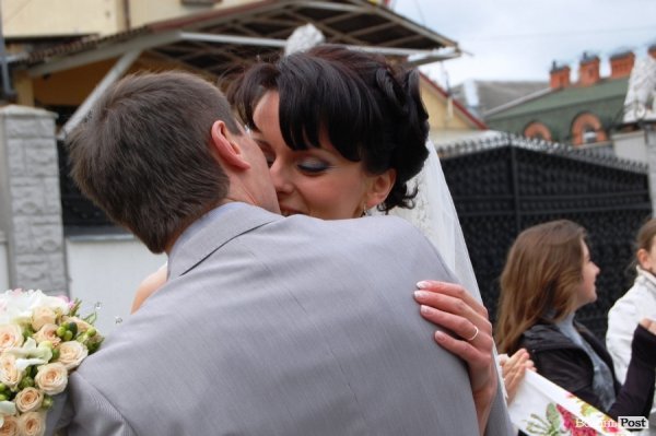 У Луцьку хотіли скласти найдовший рушник, але не змогли. ФОТО 