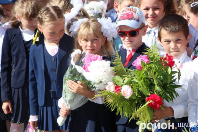 Волинські випускники зворушливо подякували вчительці