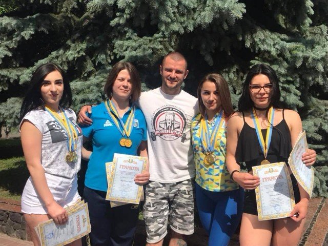 Красиві тіла та міцні м'язи: волиняни здобули перемогу у змаганнях з пауерліфтингу