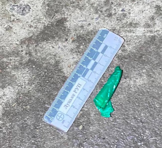 У 19-річного водія у Луцьку поліцейські знайшли наркотики. ФОТО