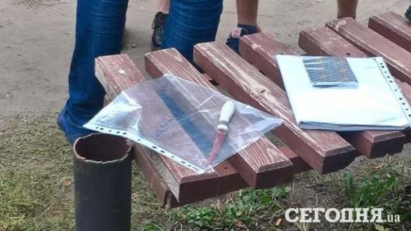 У Києві чоловік перерізав собі горло