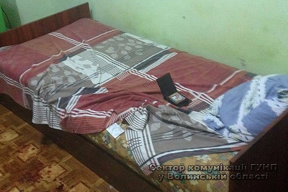 На автостанції в Луцьку зловмисник вчинив розбійний напад. ФОТО. ВІДЕО