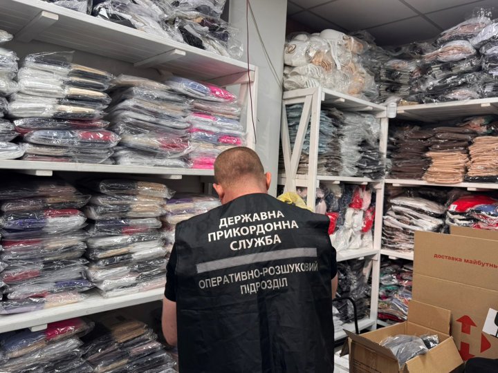 Підприємиця з Луцька перевозила контрабандний одяг до Польщі