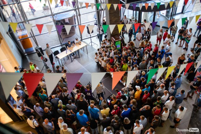 Лучан знайомили з новими гравцями «Волині». ФОТО