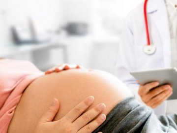 У Києві в пологовому врятували маму 14 дітей, яка перебувала в реанімації із коронавірусом. ВІДЕО