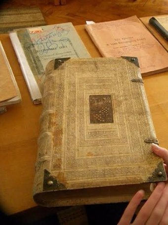 Волинські студенти відвідали Державний архів Волинської області. ФОТО