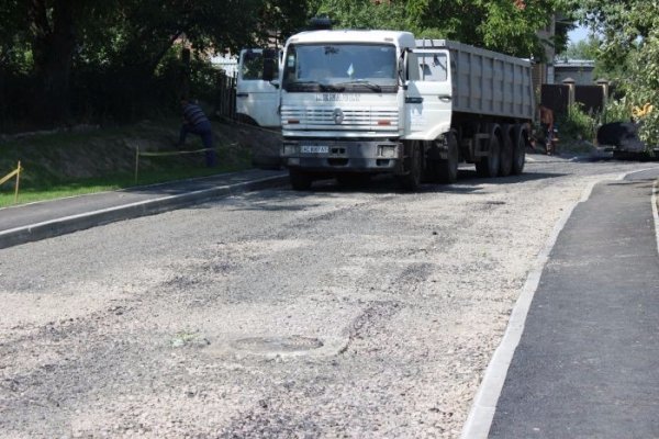 У Луцьку триває ремонт доріг та тротуарів. ФОТО