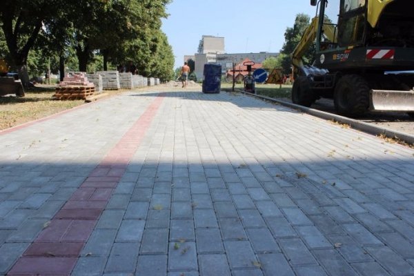 У Луцьку триває ремонт доріг та тротуарів. ФОТО