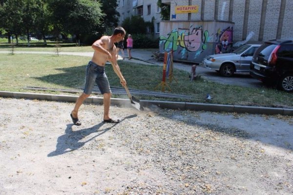 У Луцьку триває ремонт доріг та тротуарів. ФОТО