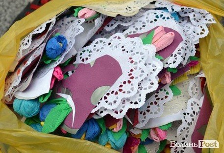 Лучанок вітали з Днем матері. ФОТО