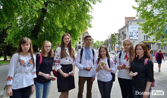 Лучанок вітали з Днем матері. ФОТО