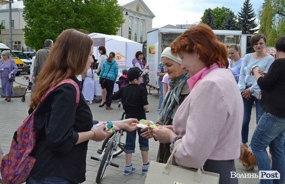 Лучанок вітали з Днем матері. ФОТО