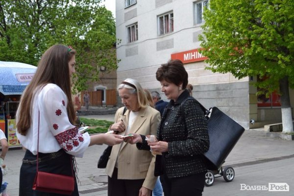 Лучанок вітали з Днем матері. ФОТО