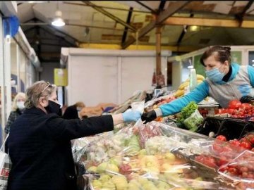Чи дотримуються карантину покупці та продавці ринків Луцька. ВІДЕО