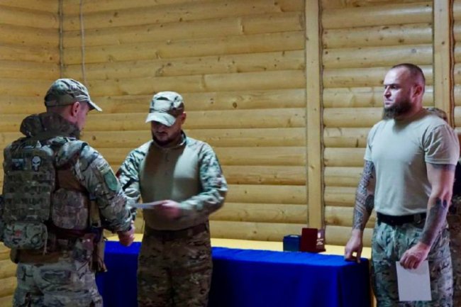 Волинські патрульні, які виконують завдання на фронті, отримали нагороди 