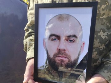 На Волині попрощалися з Героєм, бойовим медиком Павлом Лавренюком