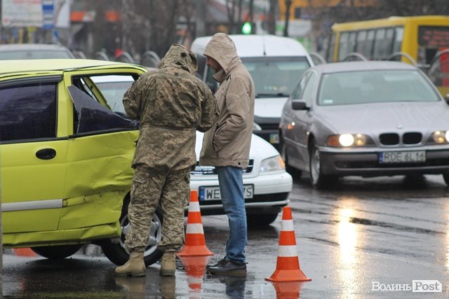 Поліція повідомила деталі подвійної аварії у Луцьку