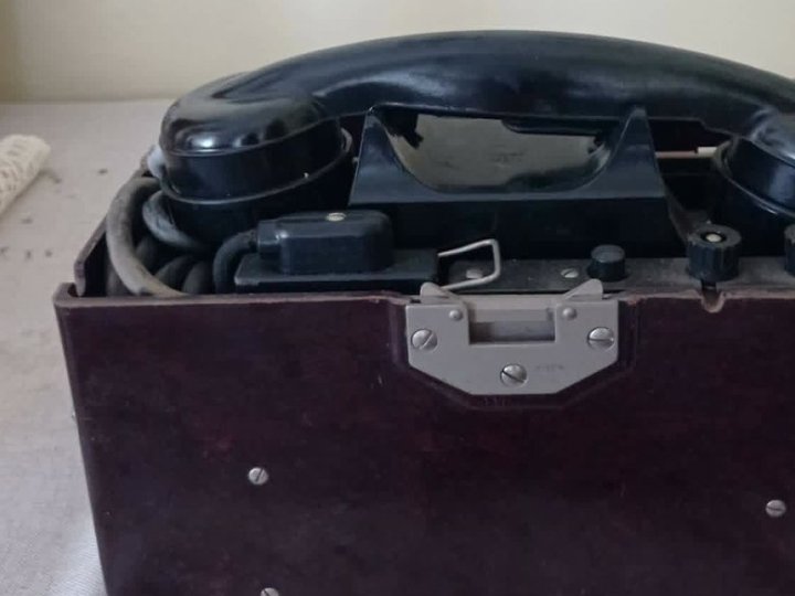 Залізничники передали у музей на Волині польовий телефон