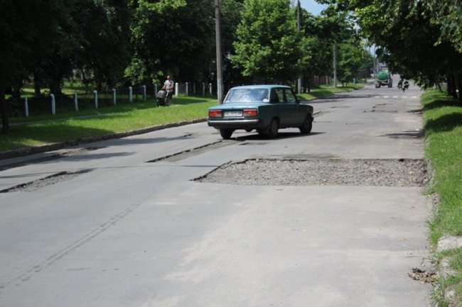 У місті на Волині водіїв не попередили про ремонт дороги. ФОТО