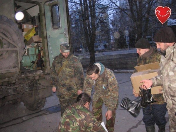 З Волині на фронт відправили першу «бандероль» допомоги. ФОТО