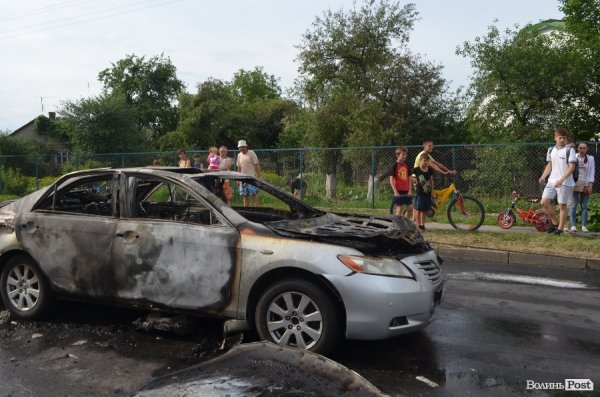У Луцьку вщент згорів автомобіль.ФОТО